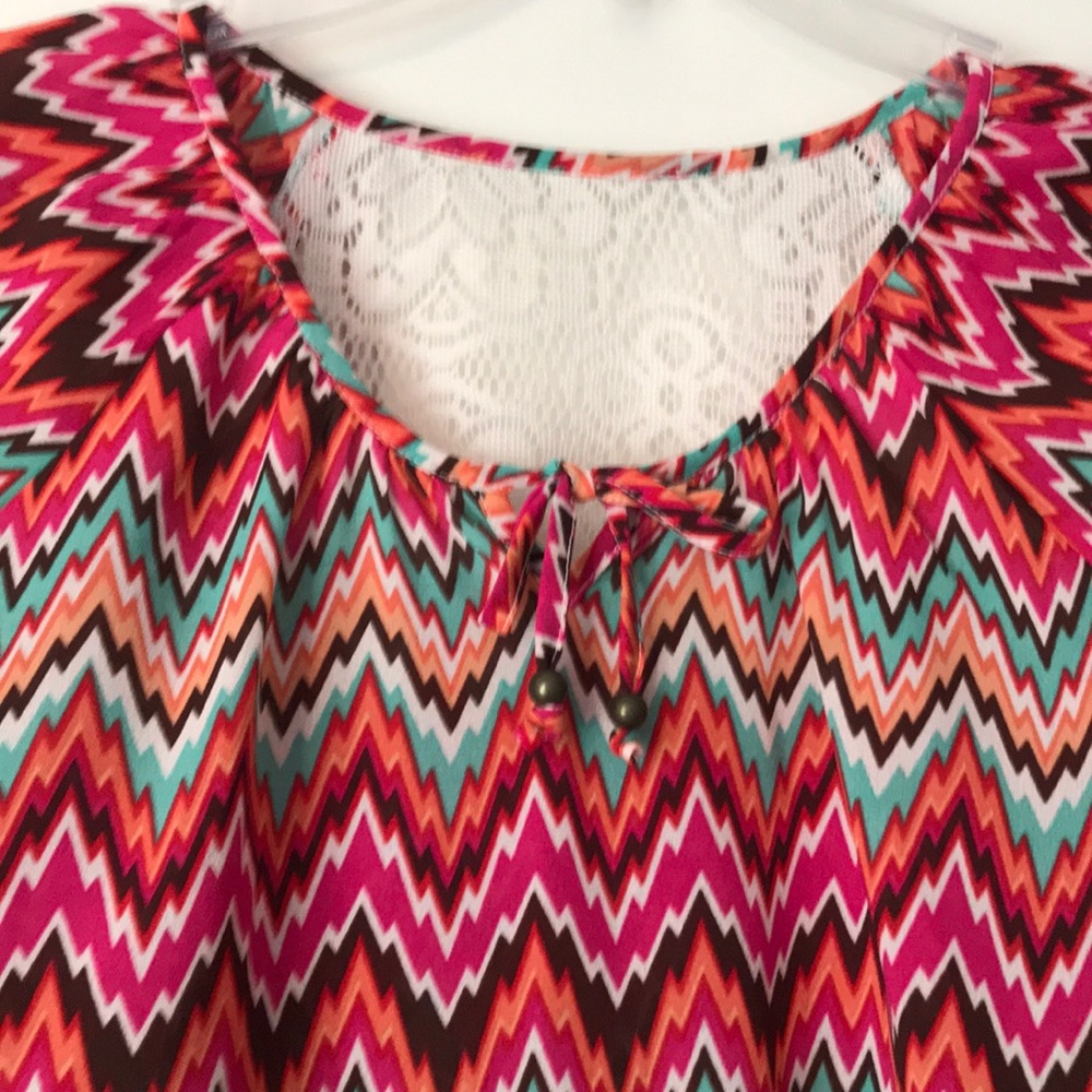 Multicolored Chevron Print Top - Picture 2 of 3